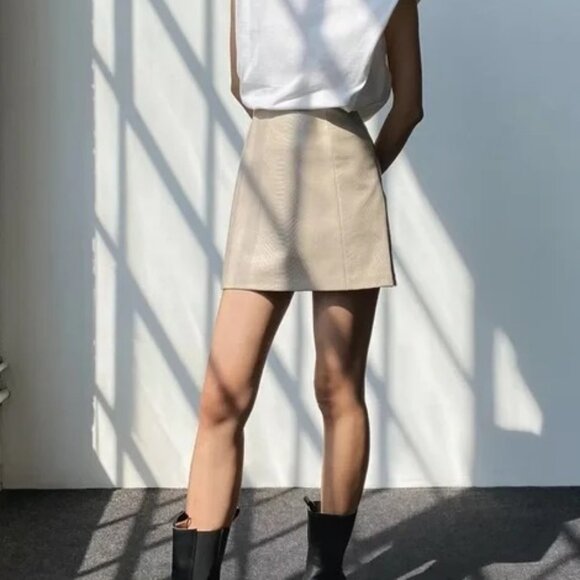 Aritzia Babaton Vegan Leather Mini Skirt In Beige Women's Size 2 - Picture 1 of 5